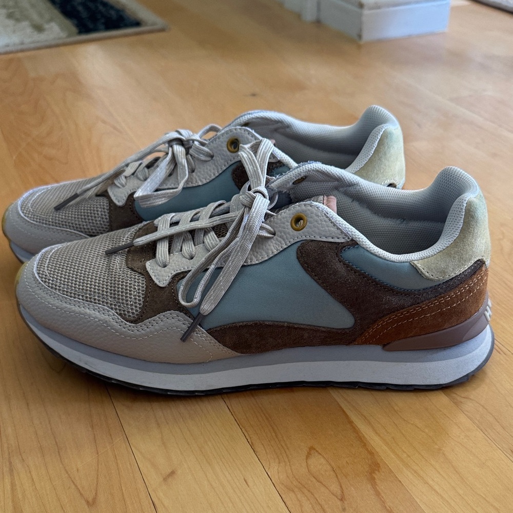 Women's nuetral Multi-Color Sneakers